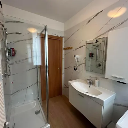 Like Heaven Pool & View Argegno